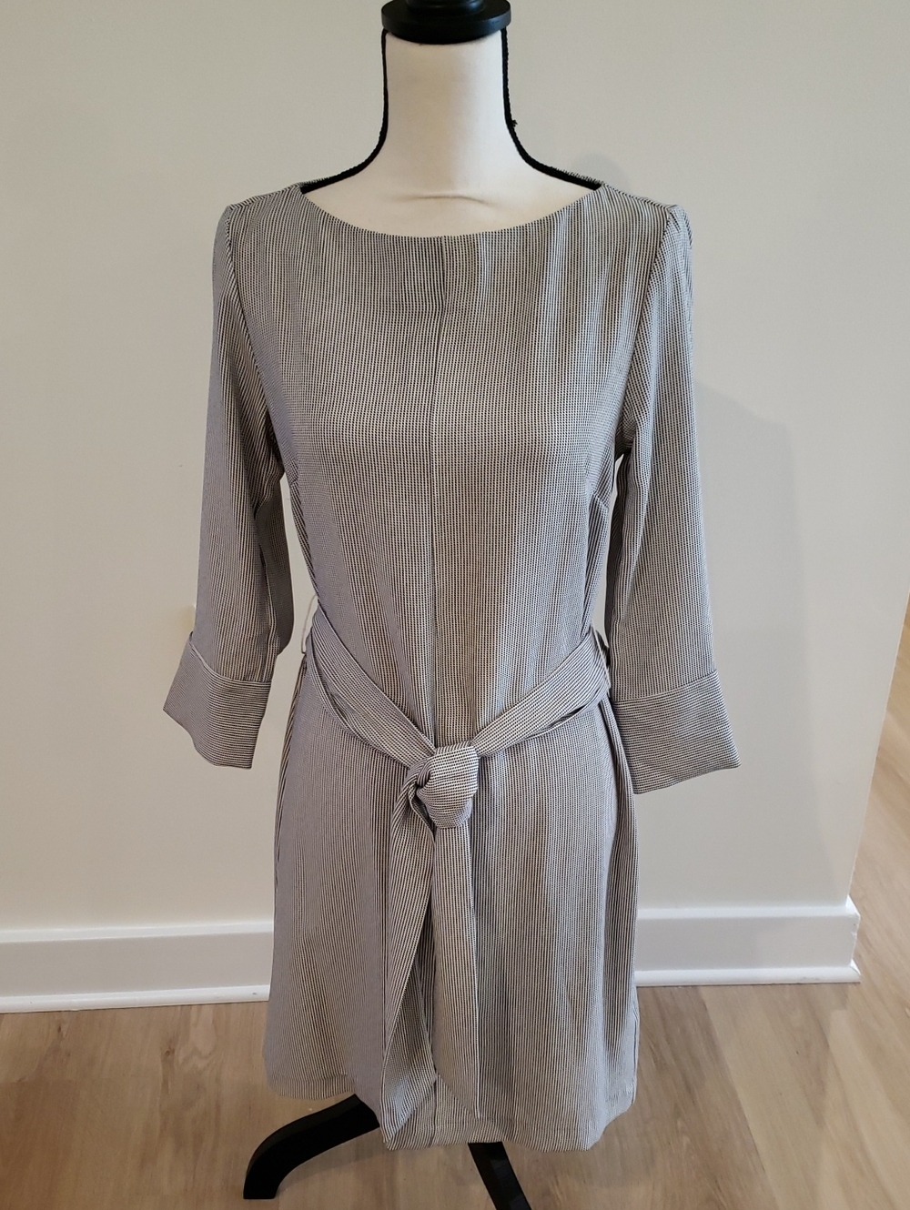 H&M White and Black Patterned Dress with a Tie Belt Career Dress